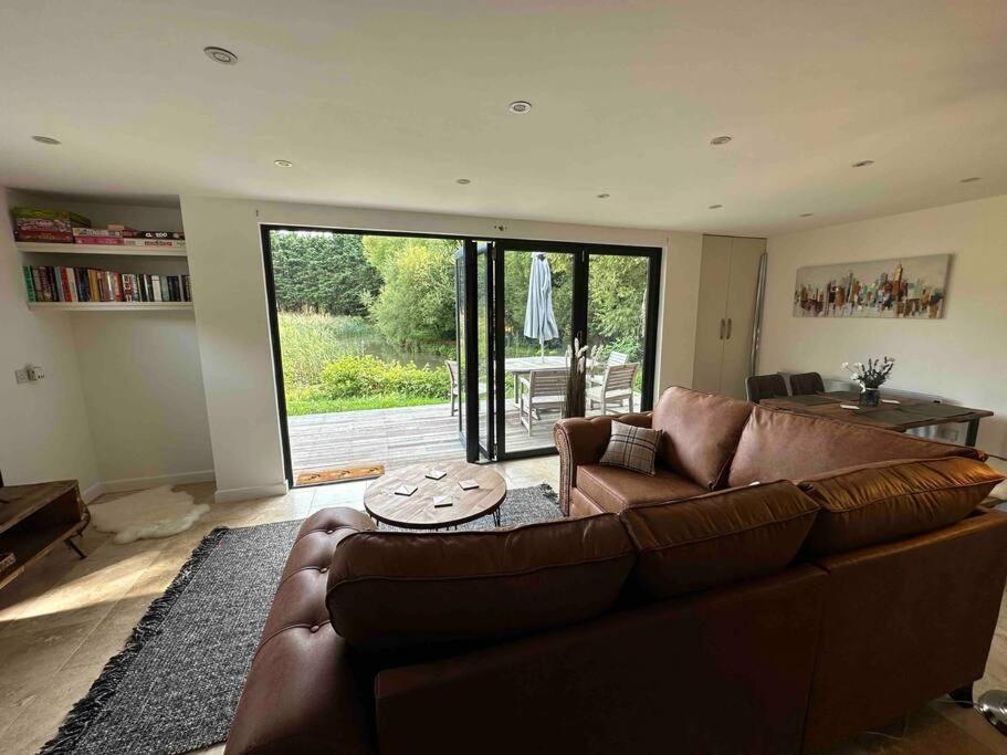 Beautiful Cabin With Pond View Steyning Exterior photo